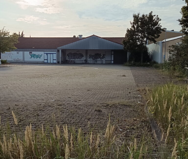 Ehemalige Lidl-Filiale verkommt im Stadtgebiet