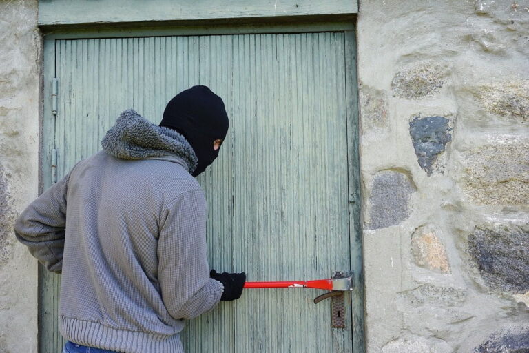 Polizei Einbruch Tuere 1 e1760029357170