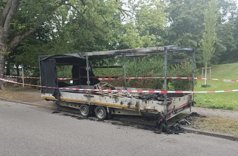 Brand Anhaenger Brueckenstrasse