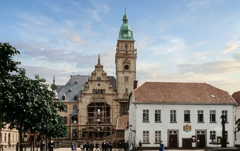 Altes und neues Rathaus Rheydt Marktplatz um 1897